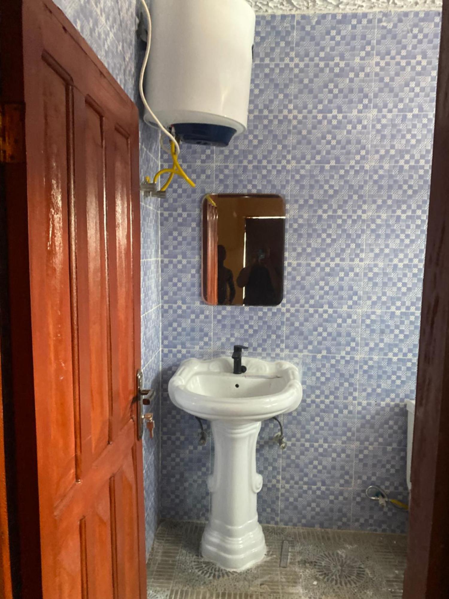 Debora Guest House Фрийтаун Екстериор снимка