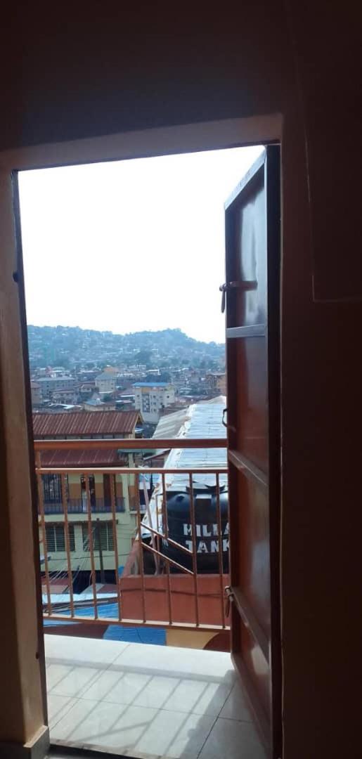 Debora Guest House Фрийтаун Екстериор снимка