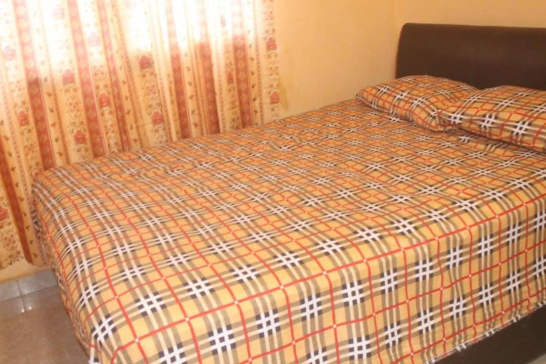 Debora Guest House Фрийтаун Екстериор снимка