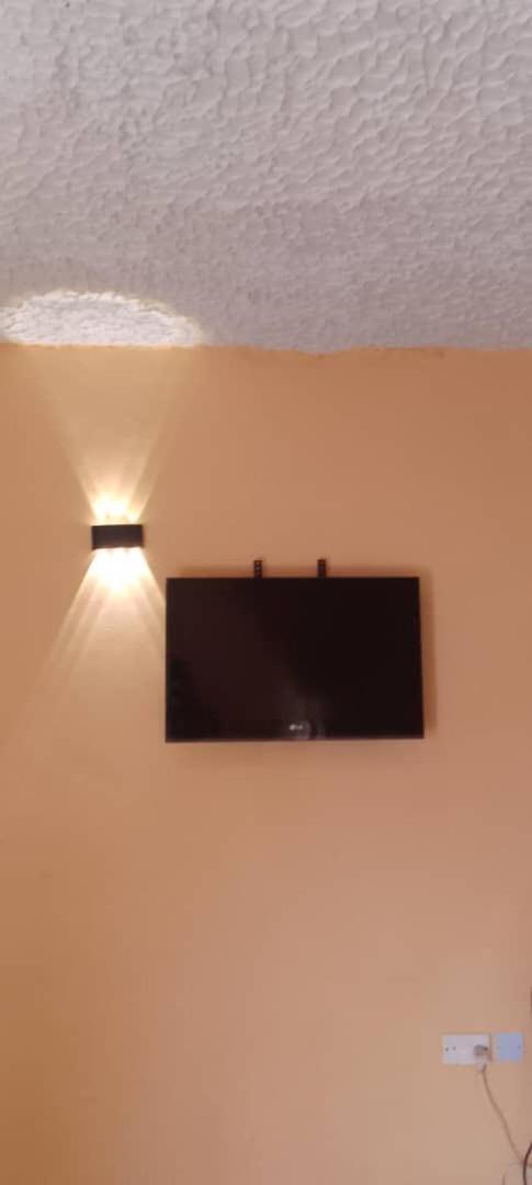 Debora Guest House Фрийтаун Екстериор снимка