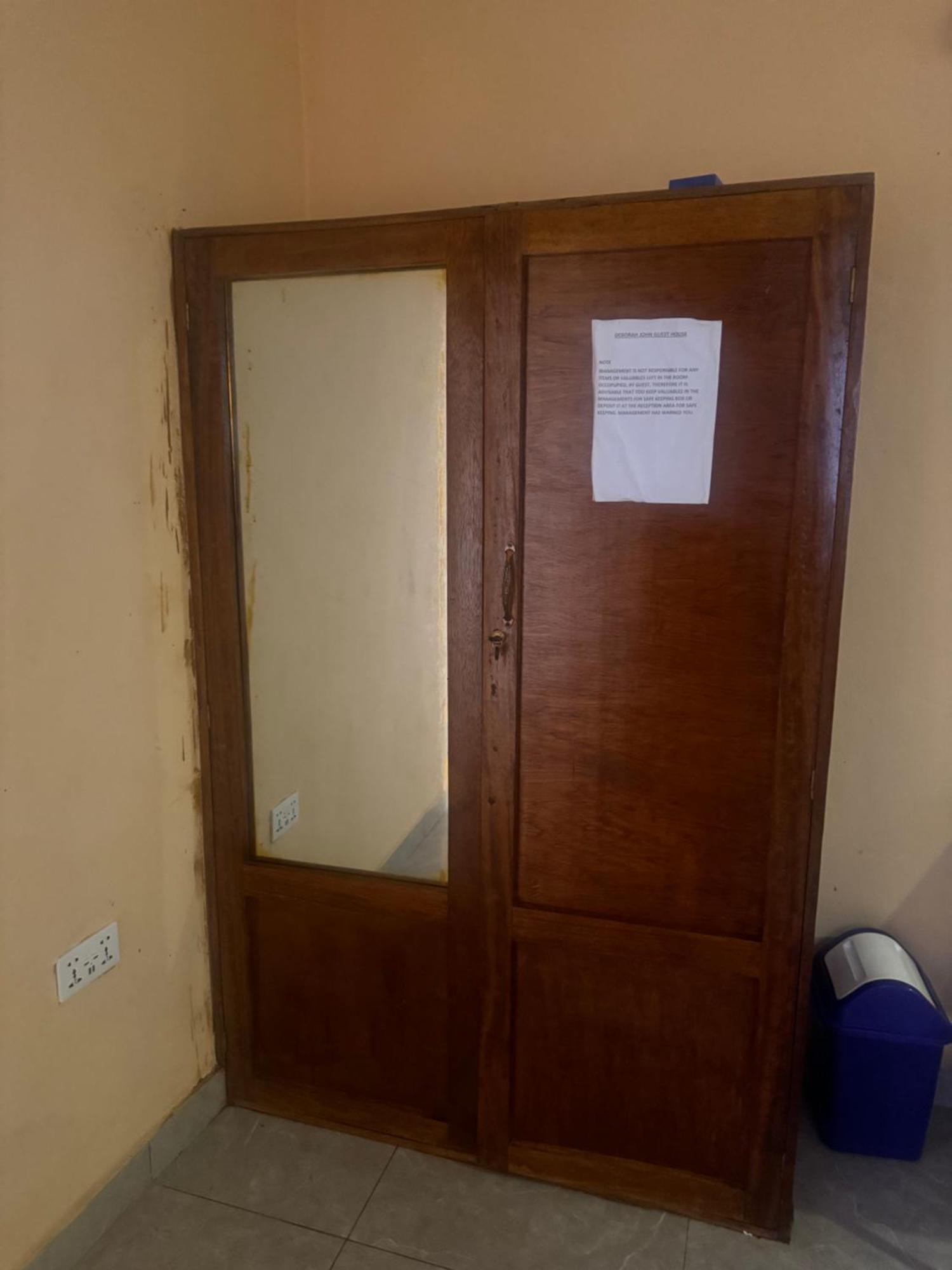 Debora Guest House Фрийтаун Екстериор снимка
